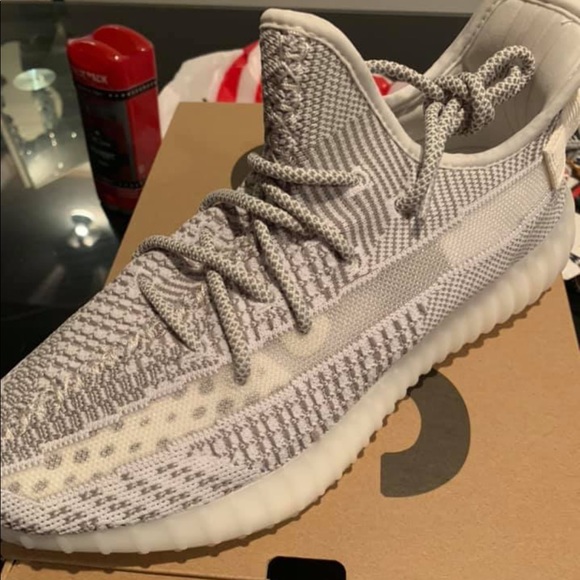Yeezy Boost 350 - Picture 2 of 3